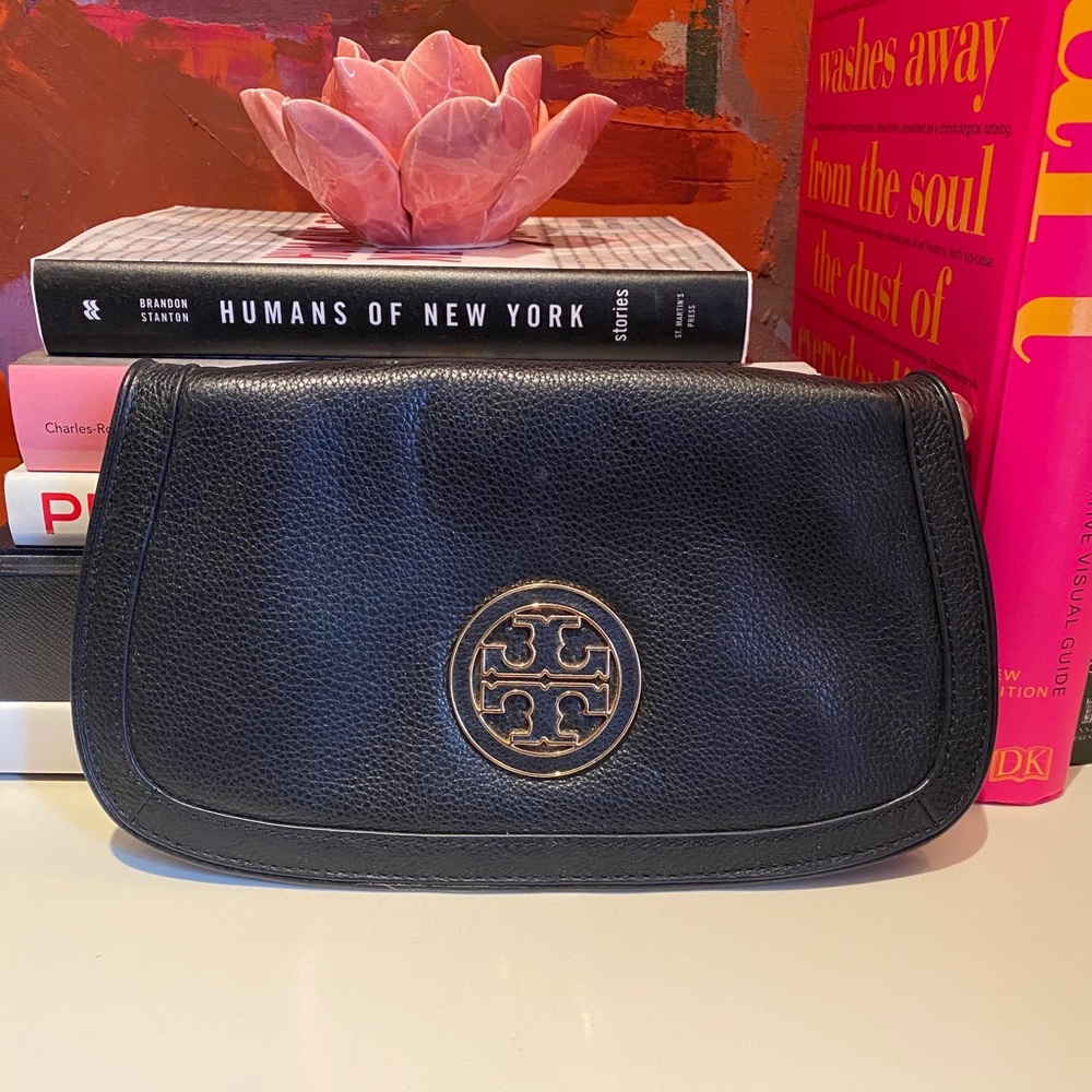Tory Burch Purse. - Picture 1 of 5